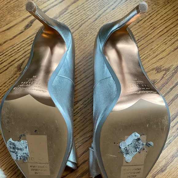 Ted Baker London Heels Silver Bow in size 38 - Picture 2 of 5